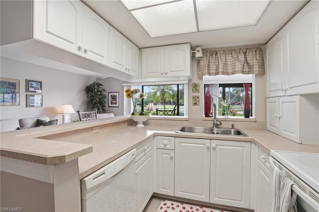 5905 Trailwinds Dr, Unit 816, Fort Myers, FL 33907 Photo