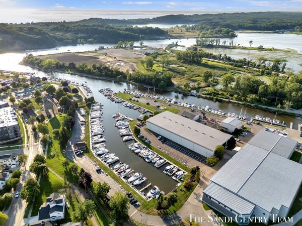 132 Wharfside, Unit 132, Grand Haven, MI 49417