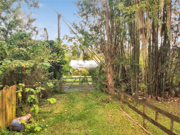 200 W ENGLISH STREET, PLANT CITY, FL 33563