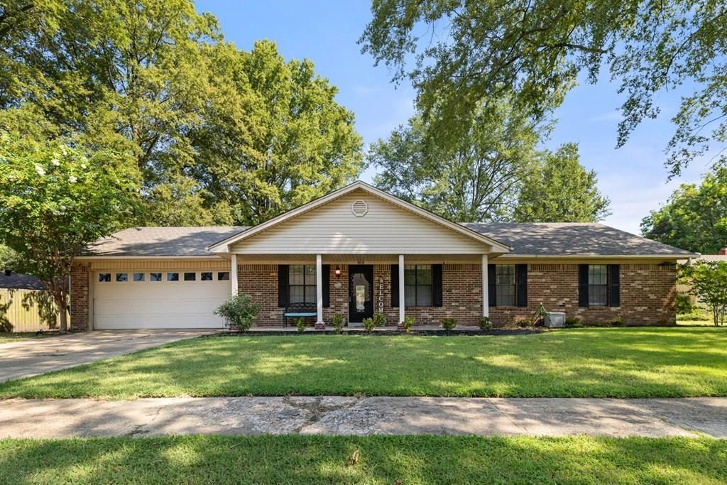 909 Rosewood Drive, West Memphis, AR 72301 Main Photo