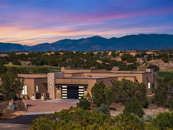 10 Calle Arbusto, Santa Fe, NM 87506