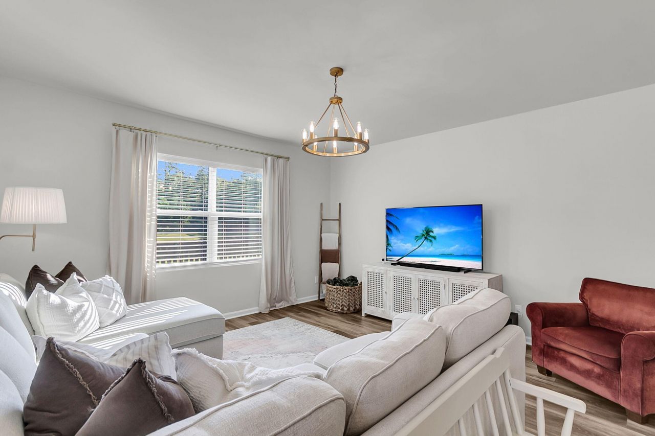 259 W Bradford Pointe Drive Photo 8