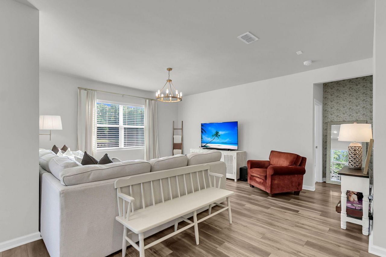 259 W Bradford Pointe Drive Photo 9