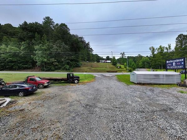 54 Bakeshop Lane, Cleveland, GA 30528