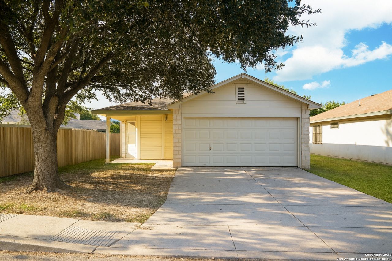 6626 Walnut Valley Dr, San Antonio, TX 78242 Main Photo