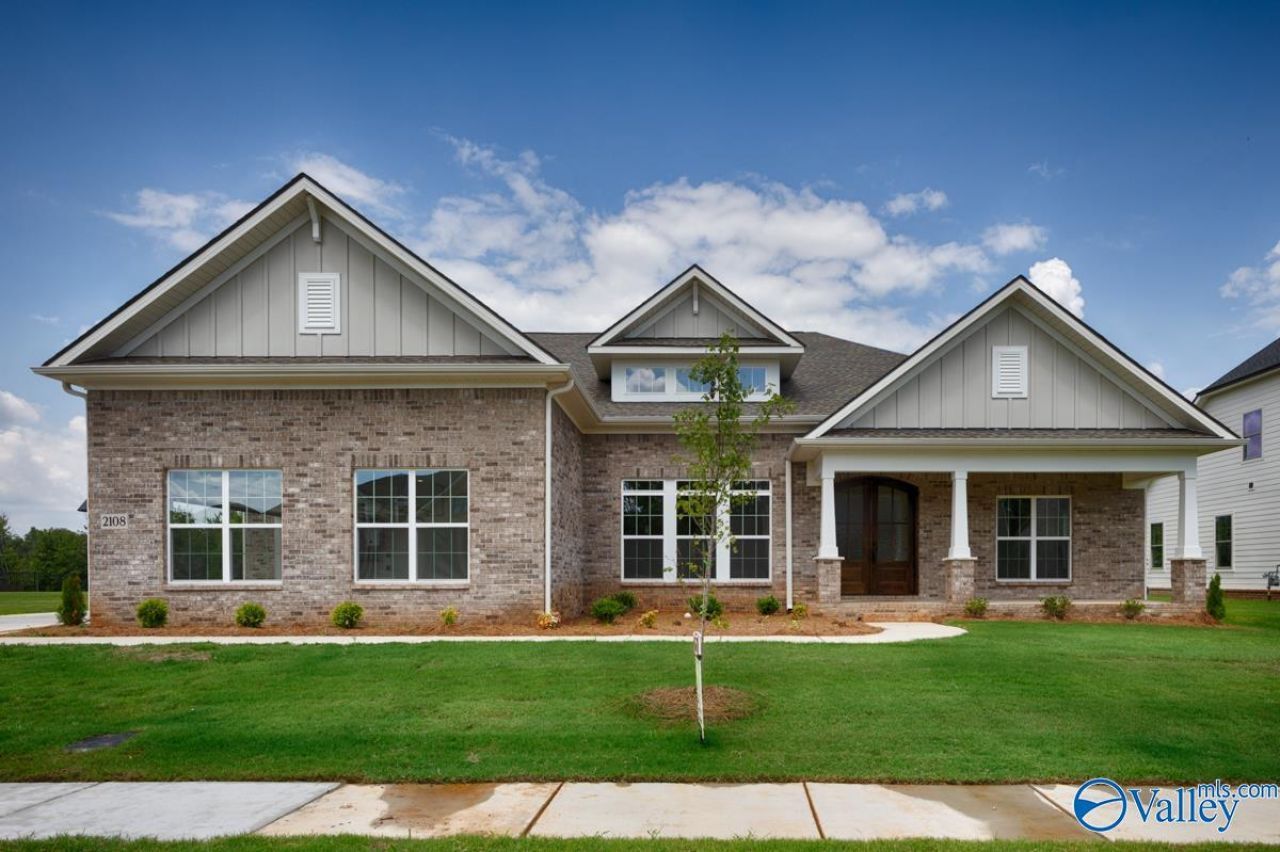 2108 Forest Gate Sw, Huntsville, AL 35802 Main Photo