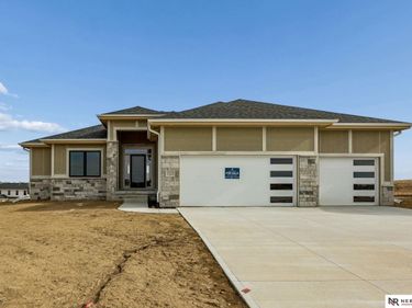 11121 N 162 Circle, Bennington, NE 68007