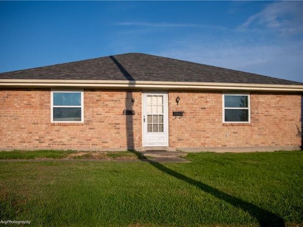 2115 N CAUSEWAY Boulevard, Metairie, LA 70001