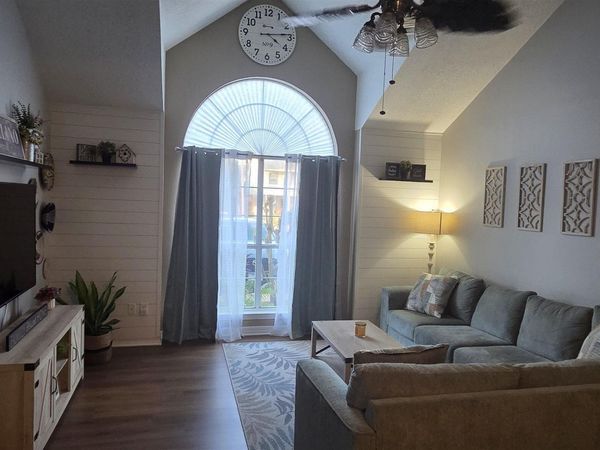 1364 Redwood Ln, Gulf Breeze, FL 32563