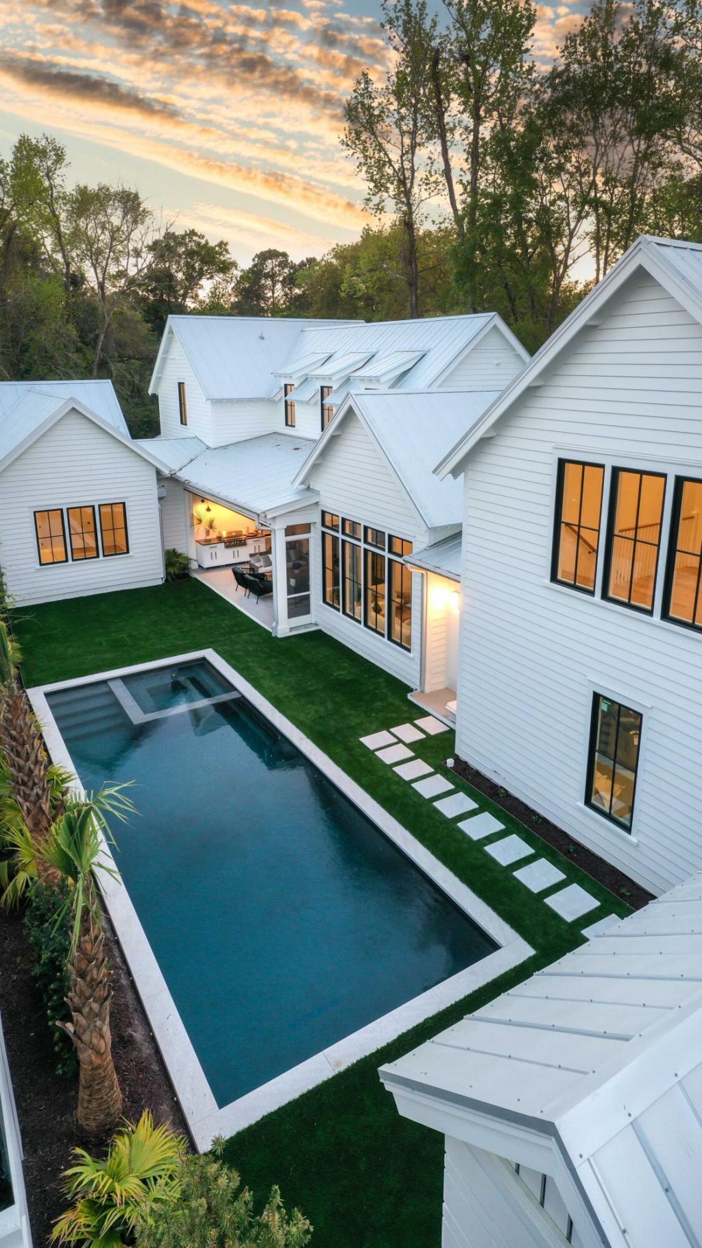 19 Mobile Street Photo 2