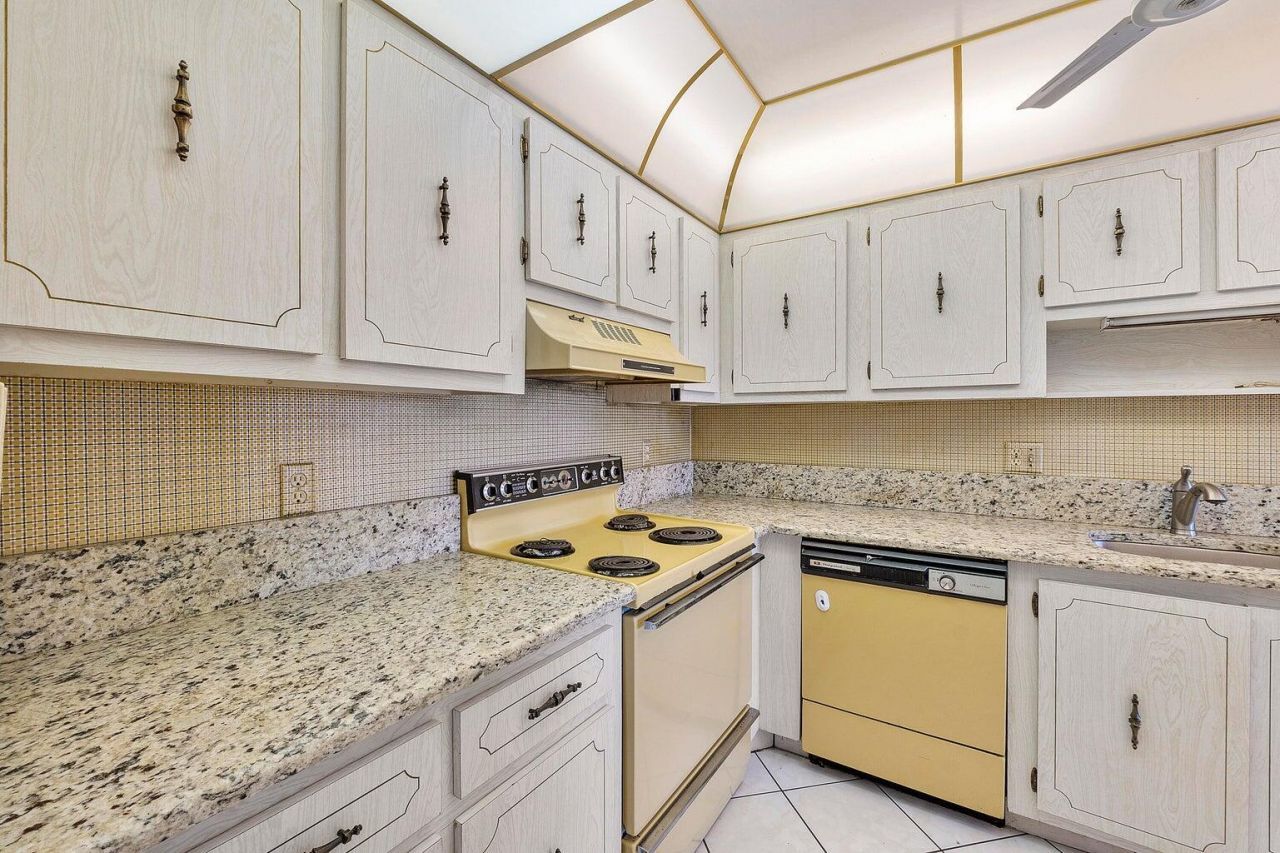 1141 Violet Terrace, Unit 101, Delray Beach, FL 33445 Photo