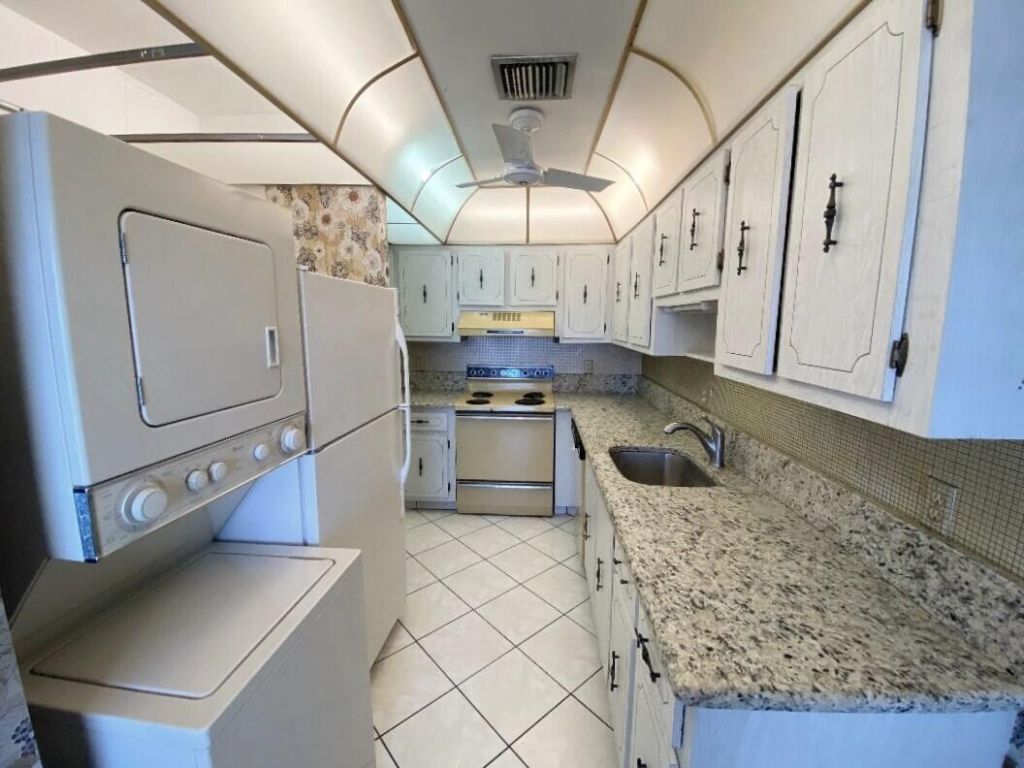 1141 Violet Terrace, Unit 101, Delray Beach, FL 33445 Photo