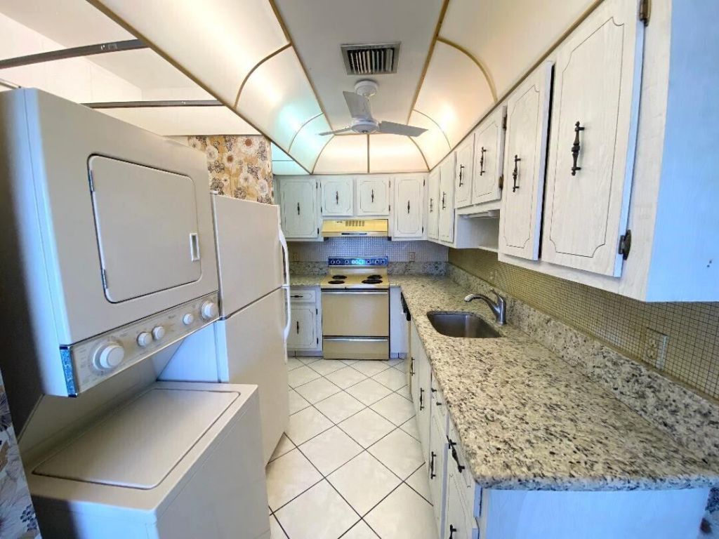 1141 Violet Terrace, Unit 101, Delray Beach, FL 33445 Photo