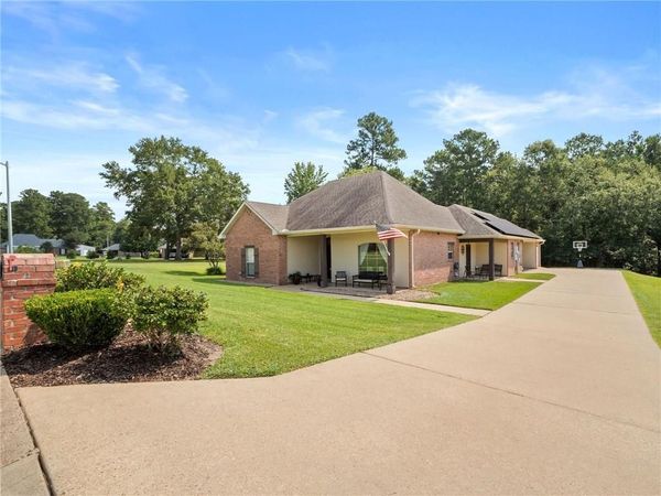 3001 LEGACY Loop, Pineville, LA 71360