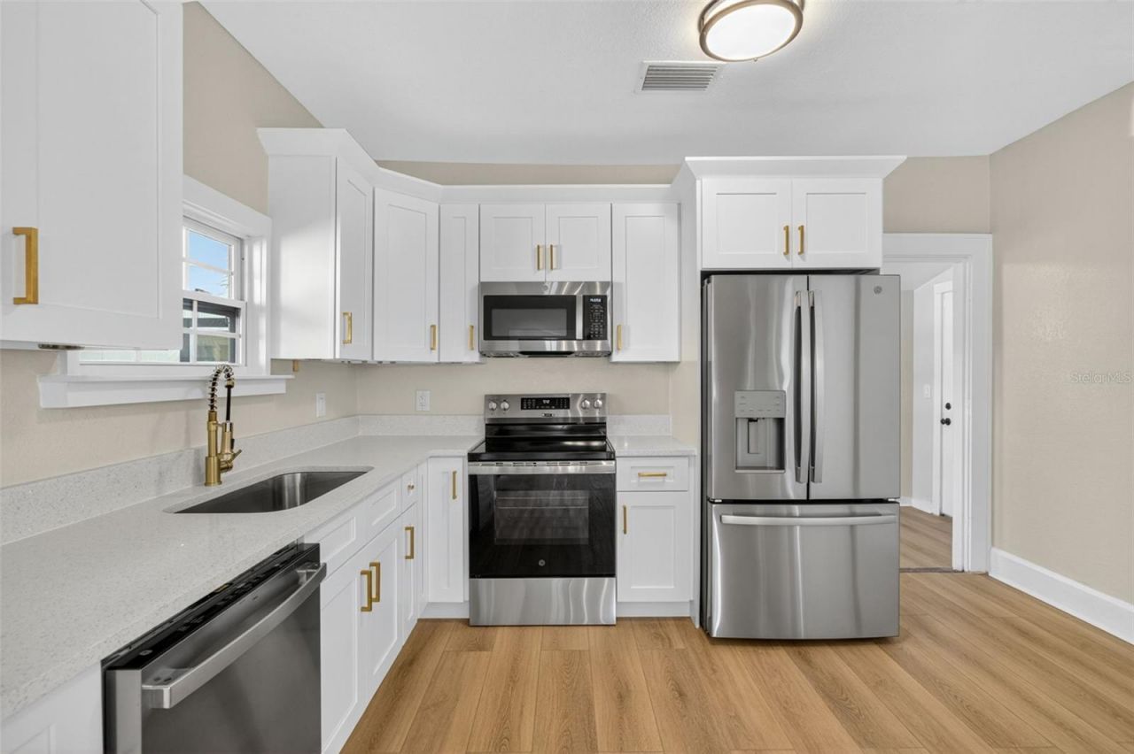 1240 James Avenue S, Saint Petersburg, FL 33705 Photo