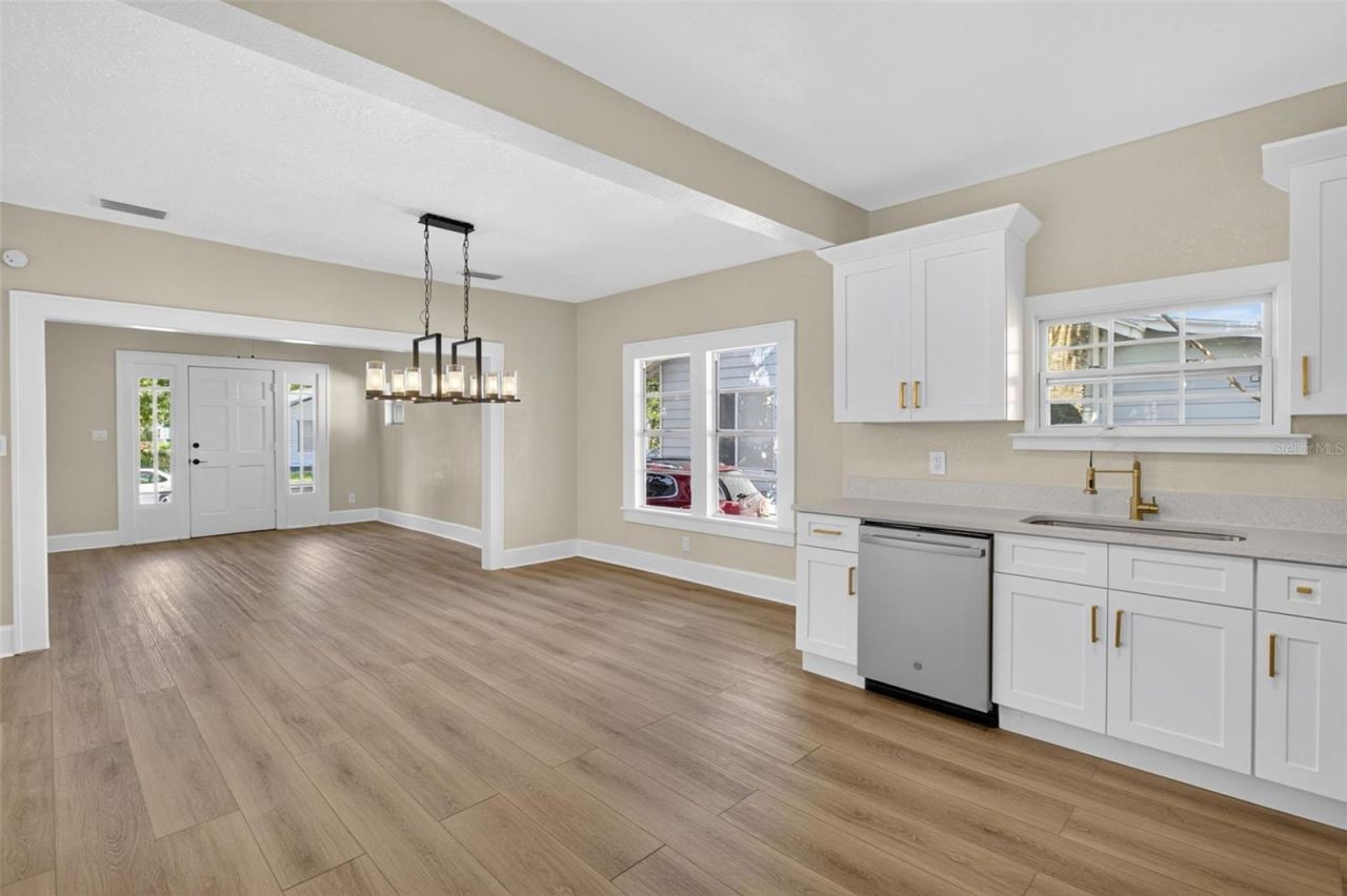 1240 James Avenue S, Saint Petersburg, FL 33705 Photo