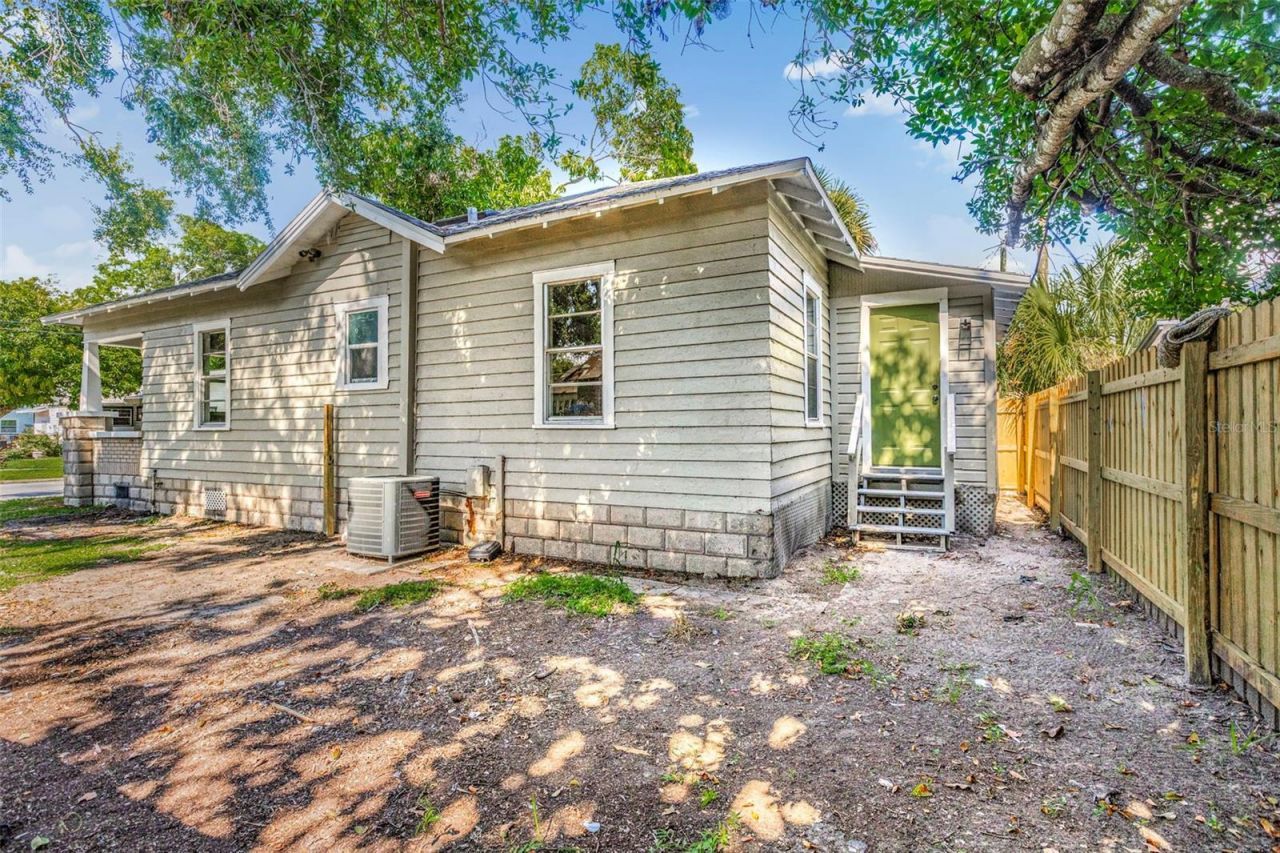 1240 James Avenue S, Saint Petersburg, FL 33705 Photo