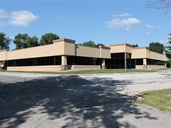 1300 NW Jefferson Court, Blue Springs, MO 64015