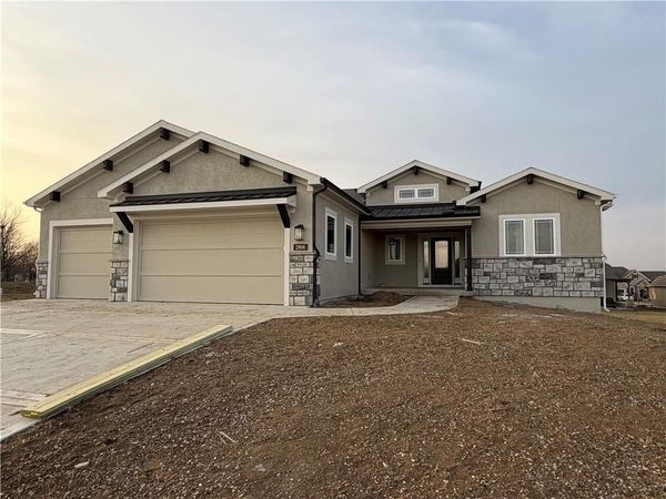 2806 NE 102nd Street, Kansas City, MO 64155