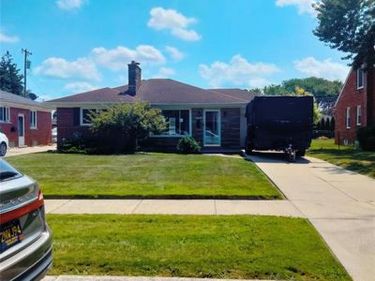 17344 Sprenger Avenue, Eastpointe, MI 48021