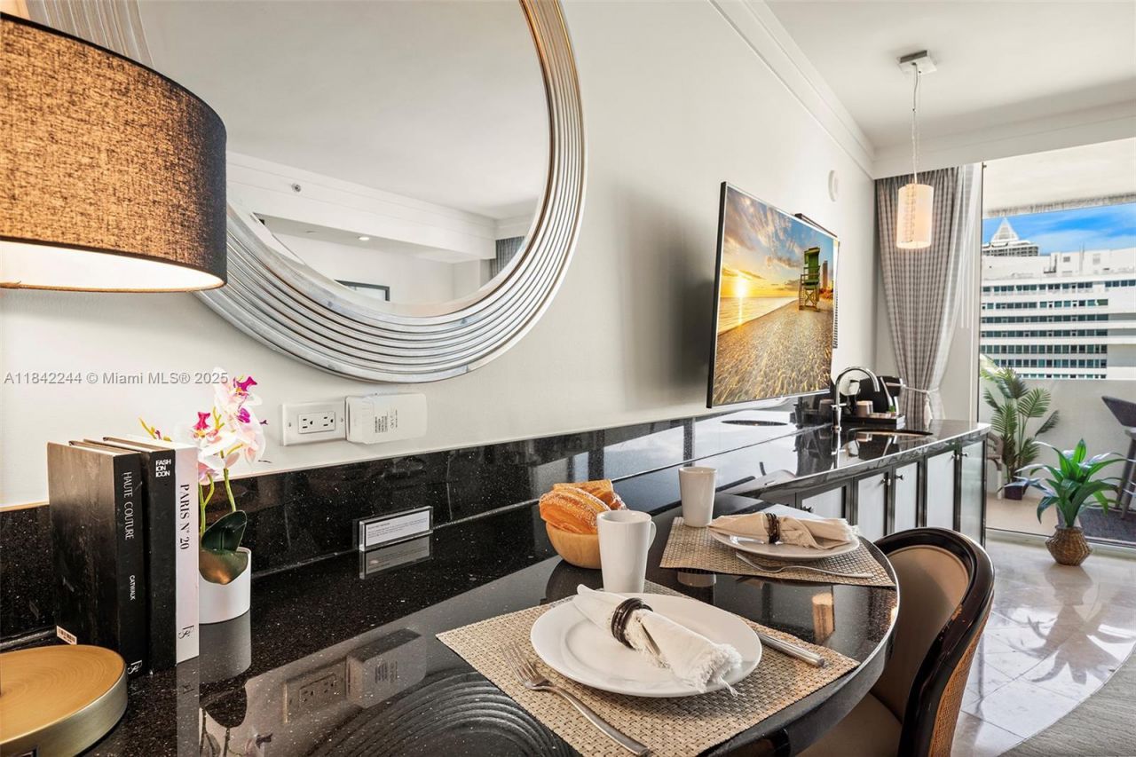 4391 Collins Ave, Unit 802, Miami Beach, FL 33140 Photo