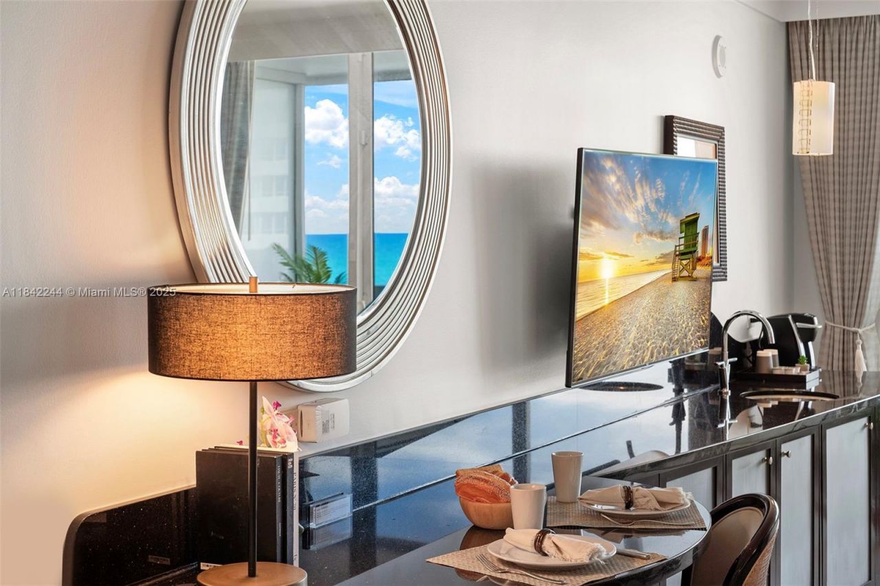 4391 Collins Ave, Unit 802, Miami Beach, FL 33140 Photo