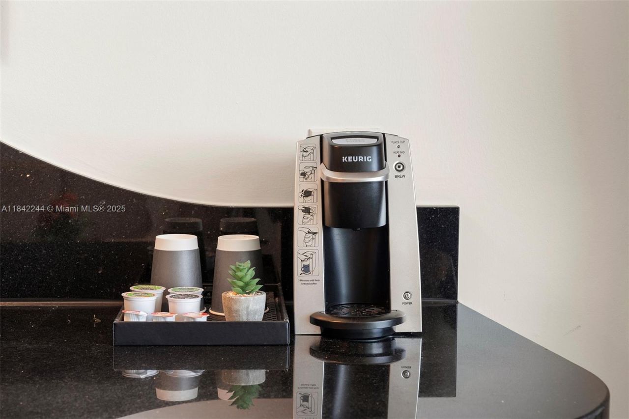 4391 Collins Ave, Unit 802, Miami Beach, FL 33140 Photo