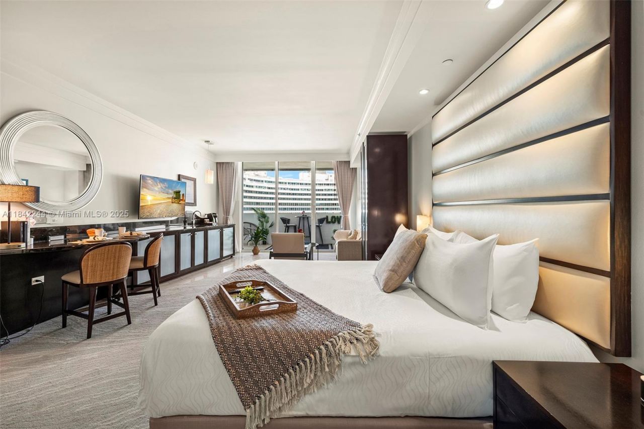 4391 Collins Ave, Unit 802, Miami Beach, FL 33140 Photo