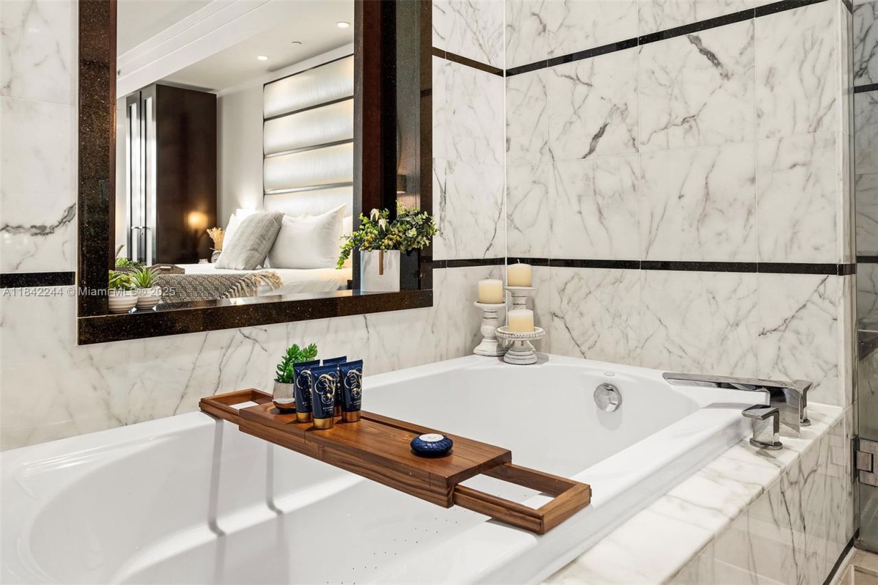 4391 Collins Ave, Unit 802, Miami Beach, FL 33140 Photo