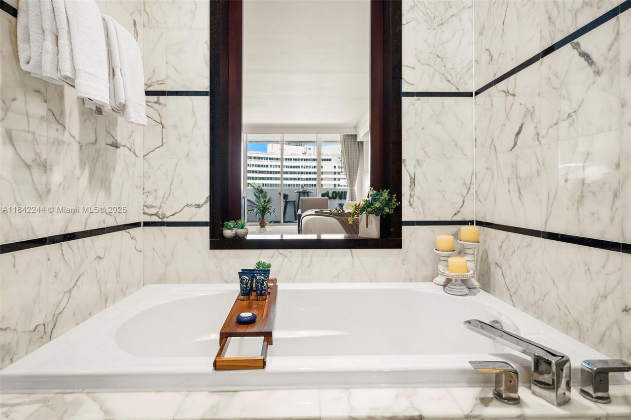 4391 Collins Ave, Unit 802, Miami Beach, FL 33140 Photo