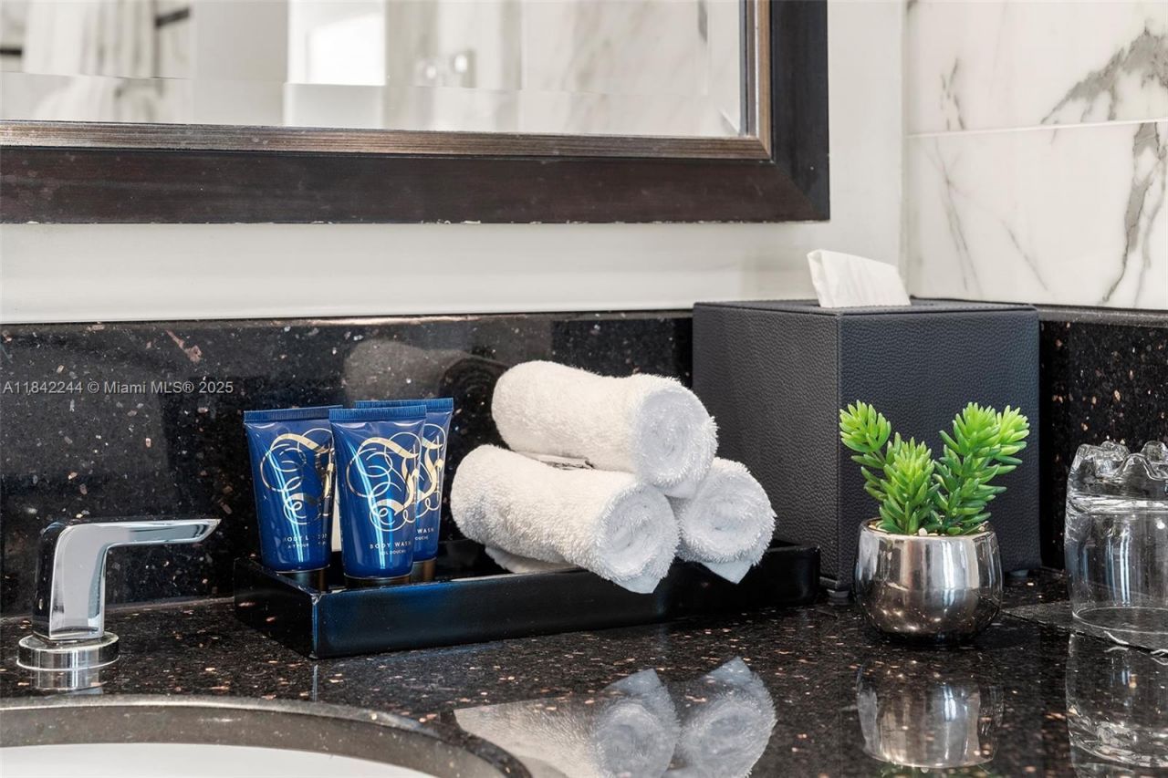 4391 Collins Ave, Unit 802, Miami Beach, FL 33140 Photo