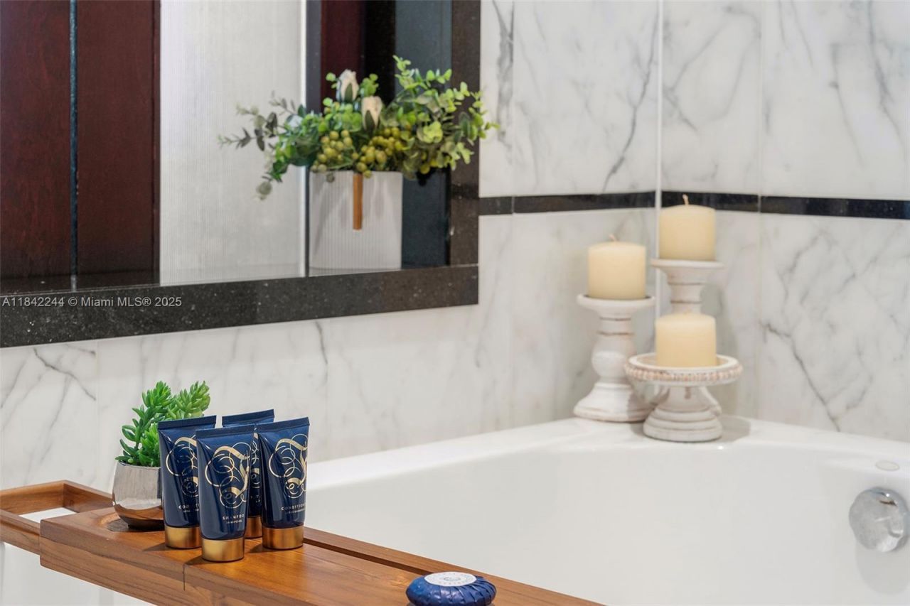 4391 Collins Ave, Unit 802, Miami Beach, FL 33140 Photo