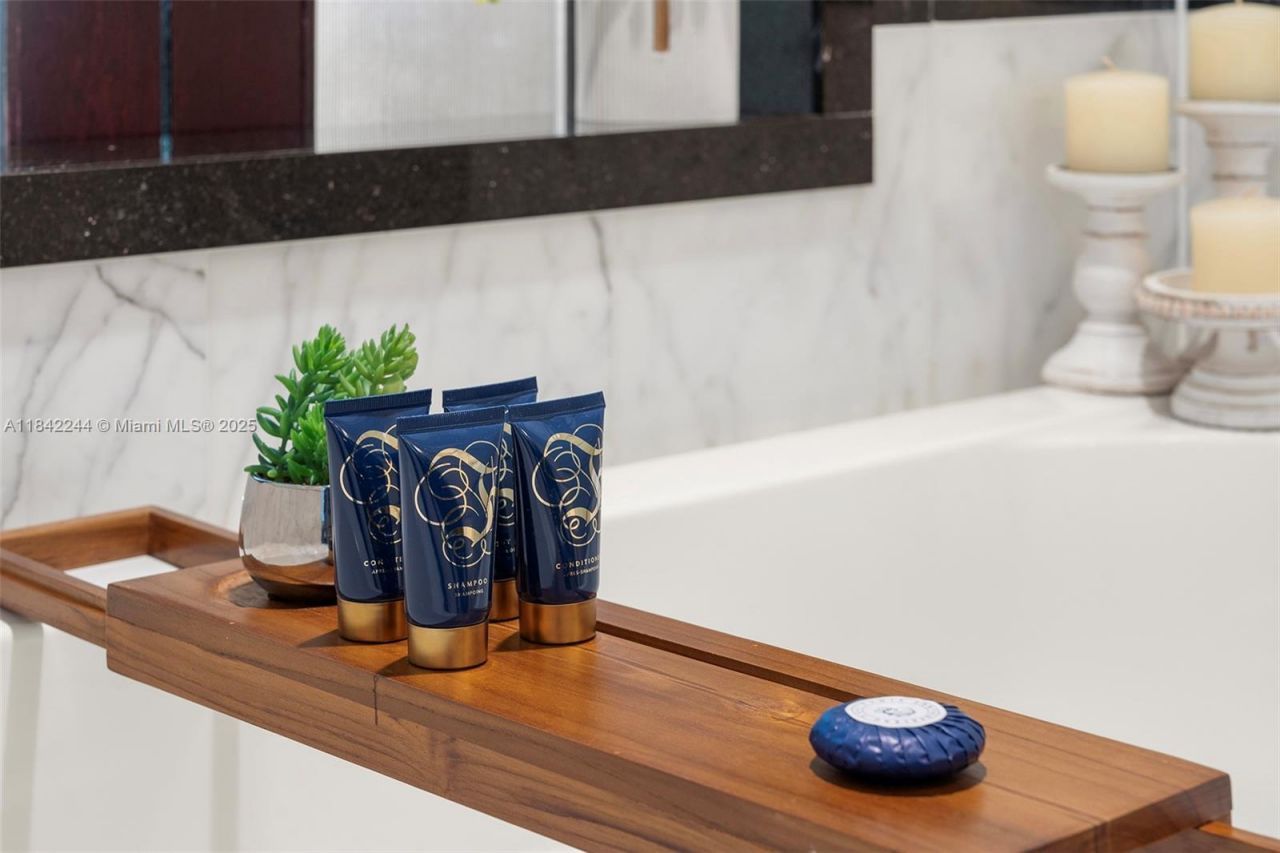 4391 Collins Ave, Unit 802, Miami Beach, FL 33140 Photo