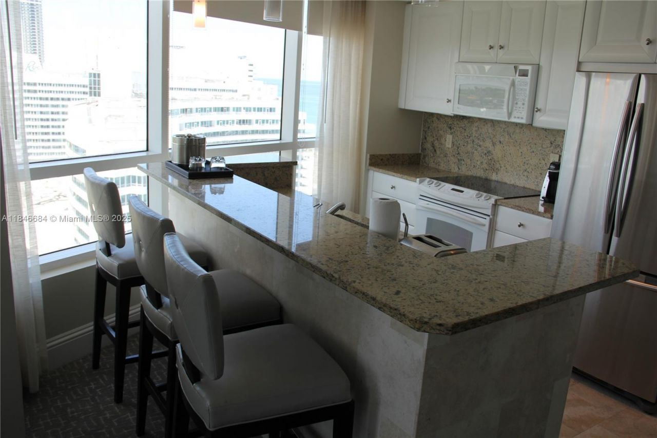 4401 Collins Ave, Unit 1915/1917, Miami Beach, FL 33140 Photo
