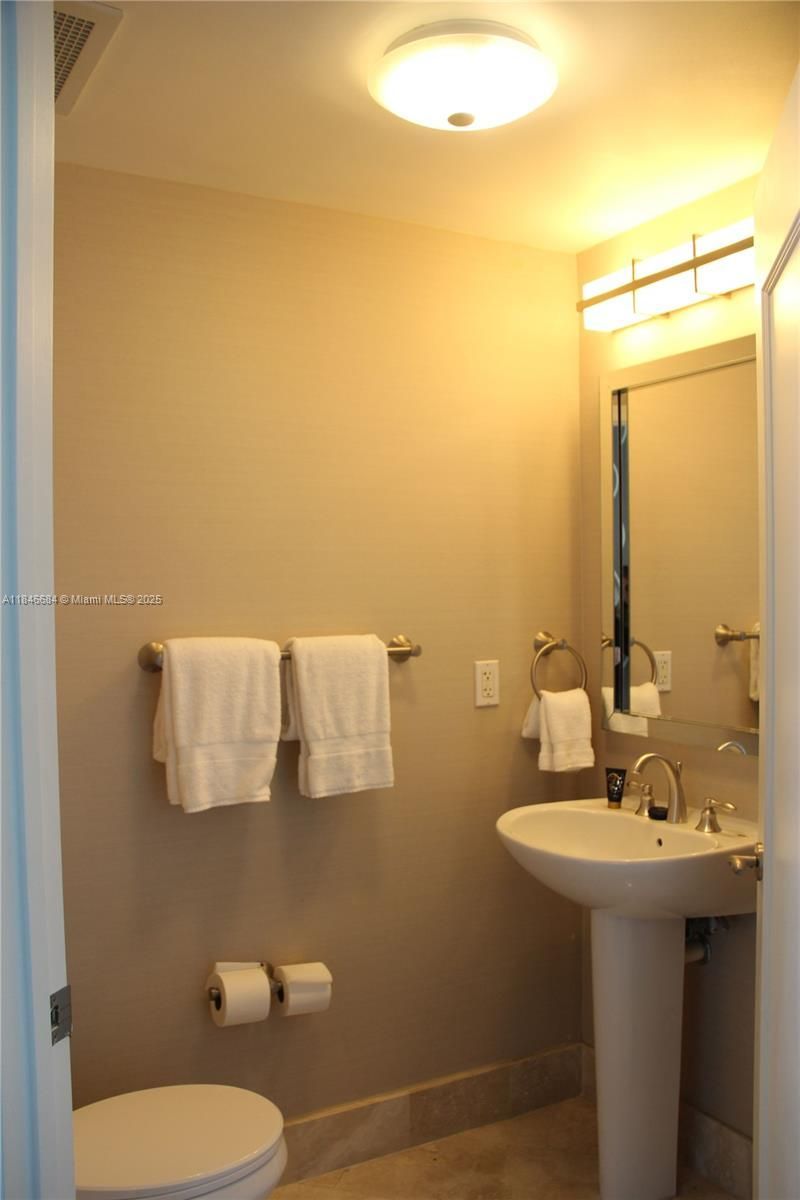 4401 Collins Ave, Unit 1915/1917, Miami Beach, FL 33140 Photo