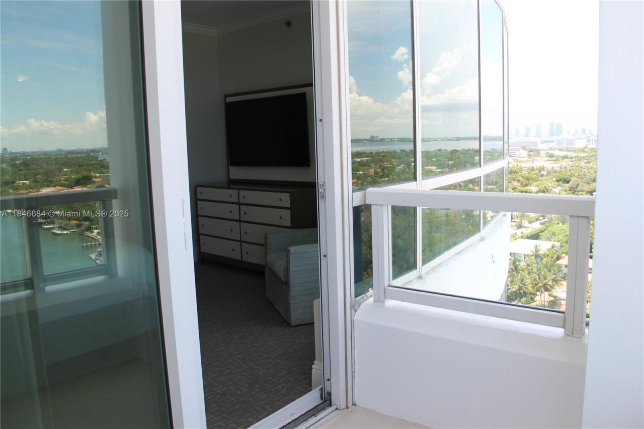 4401 Collins Ave, Unit 1915/1917, Miami Beach, FL 33140 Photo