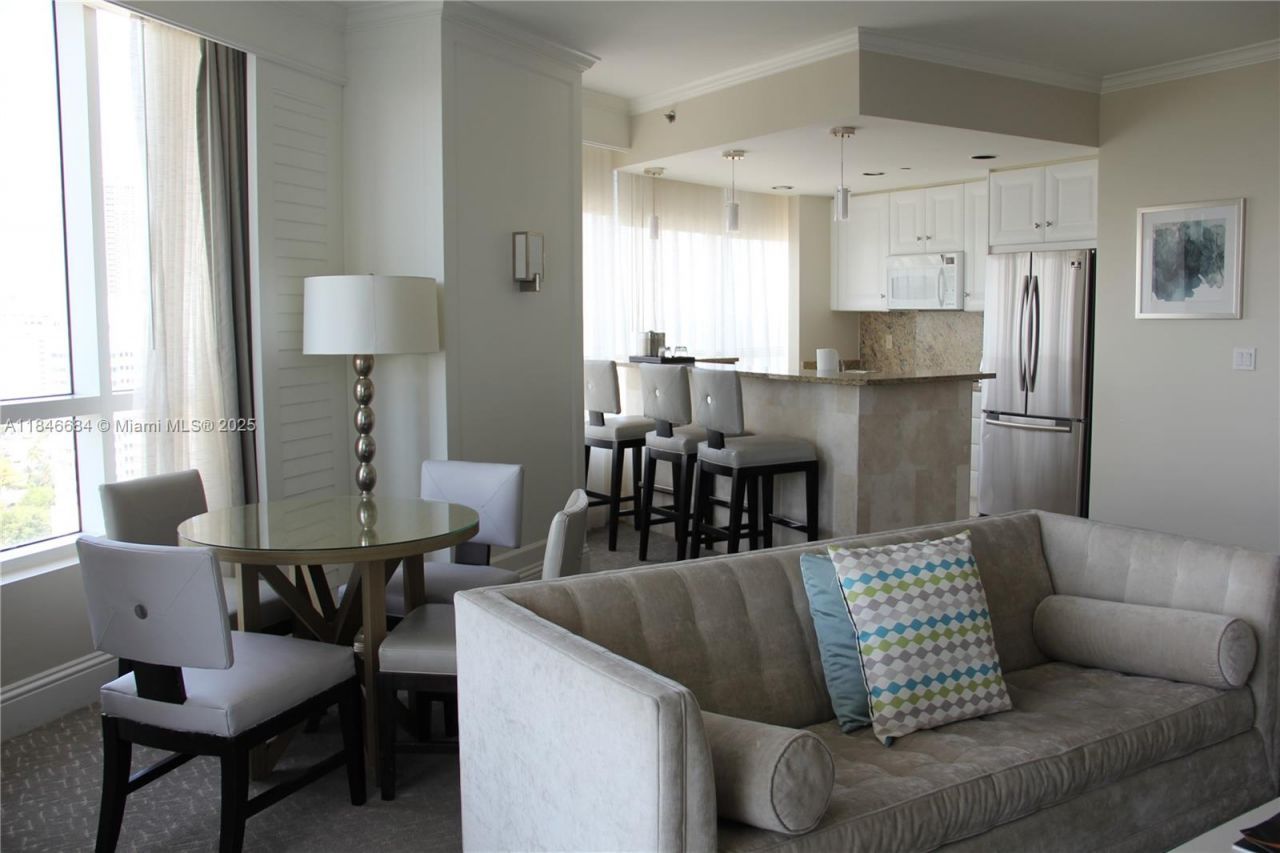 4401 Collins Ave, Unit 1915/1917, Miami Beach, FL 33140 Photo