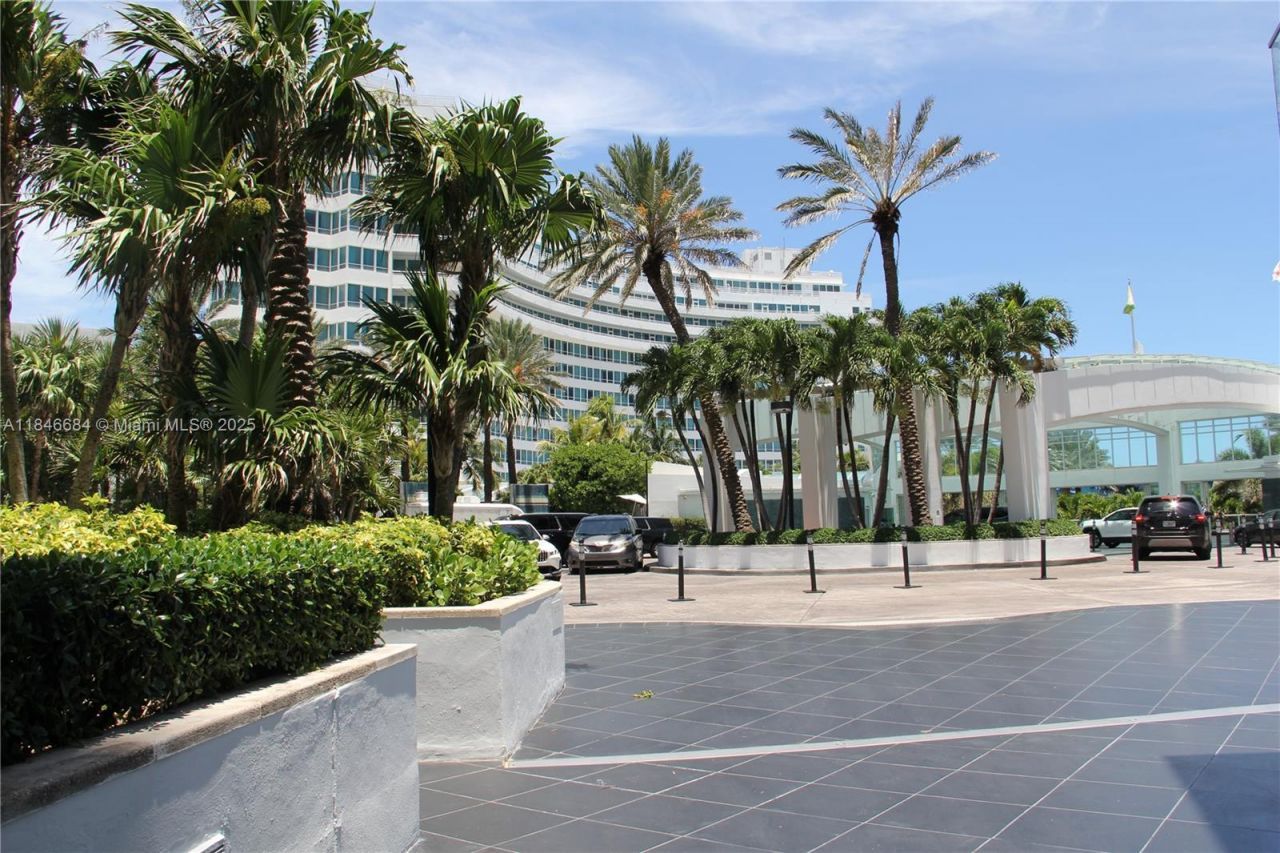 4401 Collins Ave, Unit 1915/1917, Miami Beach, FL 33140 Photo