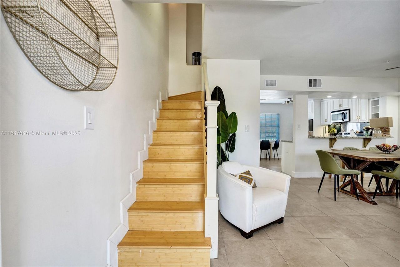 345 Virginia St, Hollywood, FL 33019 Photo