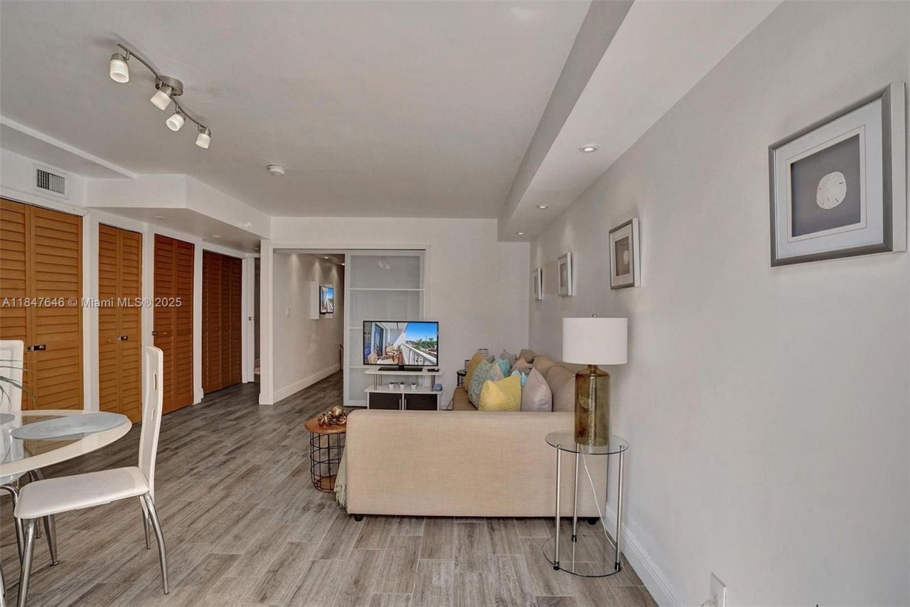 345 Virginia St, Hollywood, FL 33019 Photo