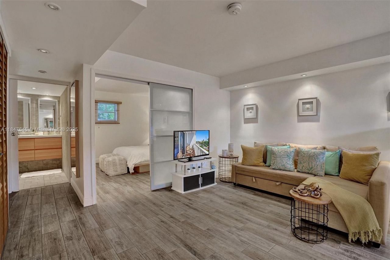 345 Virginia St, Hollywood, FL 33019 Photo