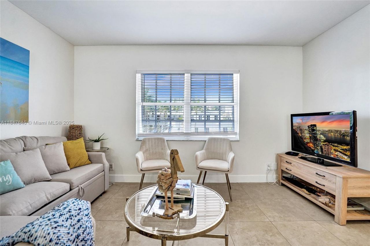 345 Virginia St, Hollywood, FL 33019 Photo