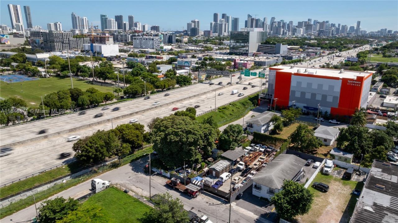 652 NW 31st St, Miami, FL 33127 Photo