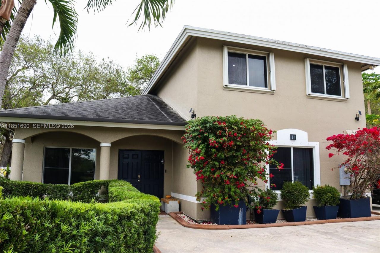 11 NE 151st St, Miami, FL 33162 Photo
