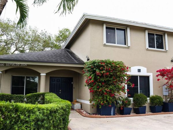 11 NE 151st St, Miami, FL 33162