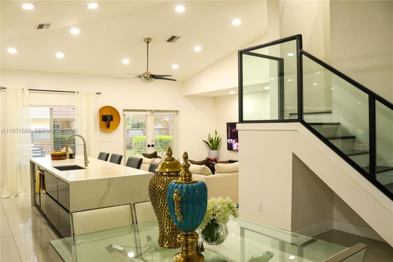 11 NE 151st St, Miami, FL 33162 Photo