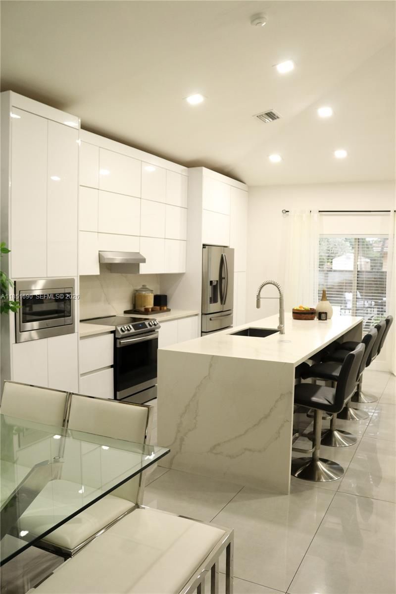 11 NE 151st St, Miami, FL 33162 Photo