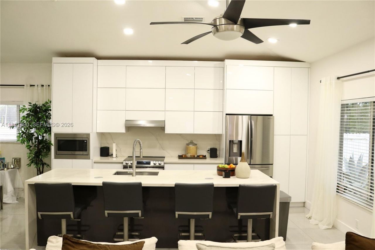 11 NE 151st St, Miami, FL 33162 Photo