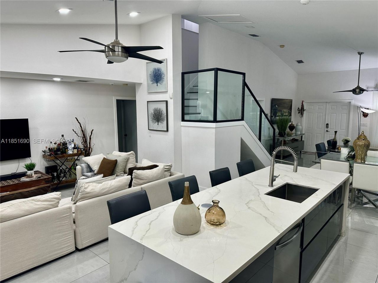 11 NE 151st St, Miami, FL 33162 Photo