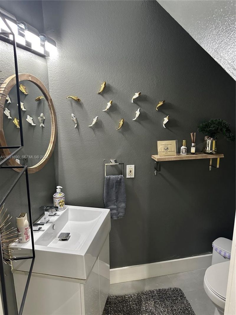 11 NE 151st St, Miami, FL 33162 Photo